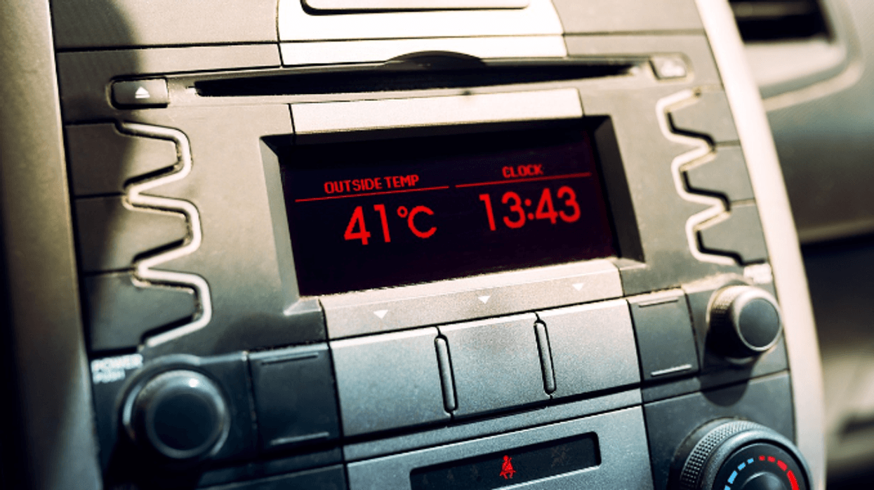 Pse vetura juaj tregon temperaturë të gabuar?
