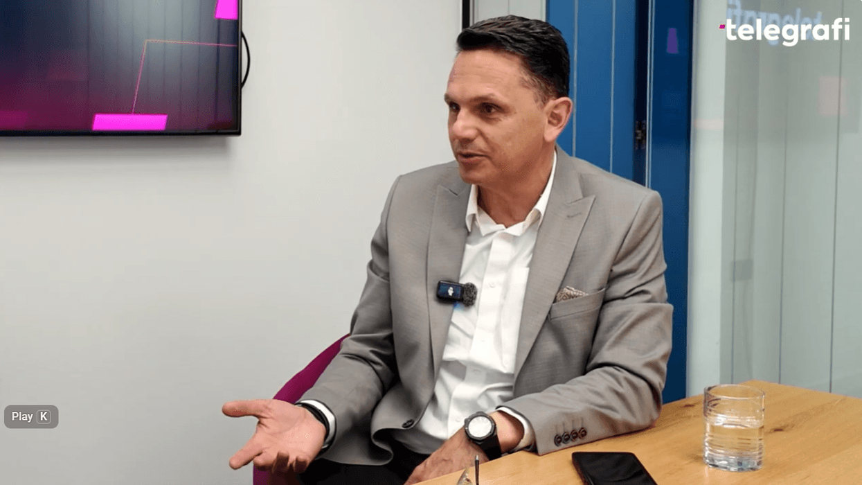 Edhe dy ditë deri te Konventa “Suksesi është qëllimi yt”, Denis Gafuri flet për temat dhe pritjet e këtij edicioni Edhe dy ditë deri te Konventa “Suksesi është qëllimi yt”, Denis Gafuri flet për temat dhe pritjet e këtij edicioni