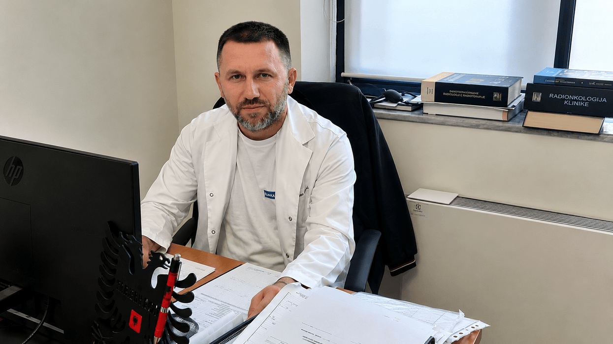 Trajtimi onkologjik i melanomës: Roli i imunoterapisë, terapisë së synuar dhe kimioterapisë Trajtimi onkologjik i melanomës: Roli i imunoterapisë, terapisë së synuar dhe kimioterapisë