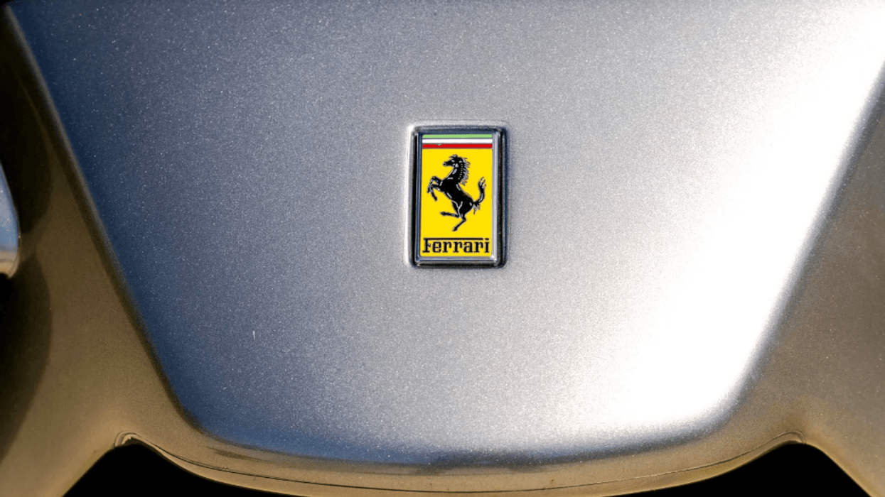 Një Ferrari Enzo “jo i kuq” është shitur për 10.2 milionë dollarë