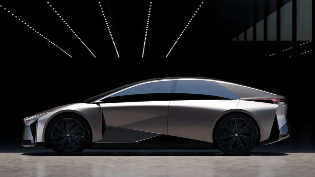Lexus heq dorë nga planet për "një makinë elektrike kryesore" në të ardhmen