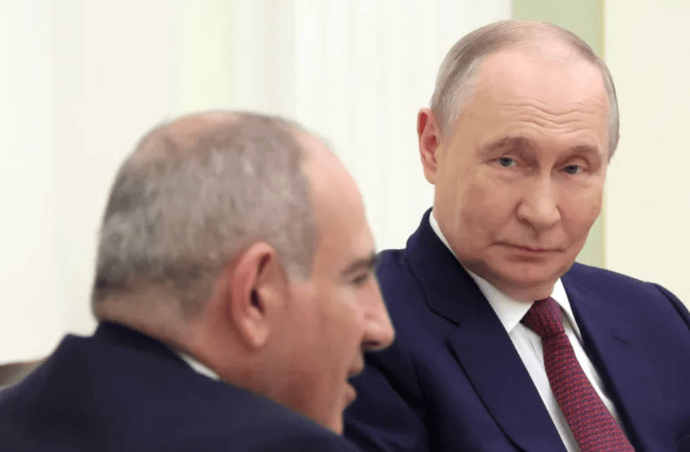Rusia vjen me një “tjetër presion” mbi Armeninë, ndërsa aleati tradicional i saj shikon nga Perëndimi Rusia vjen me një “tjetër presion” mbi Armeninë, ndërsa aleati tradicional i saj shikon nga Perëndimi