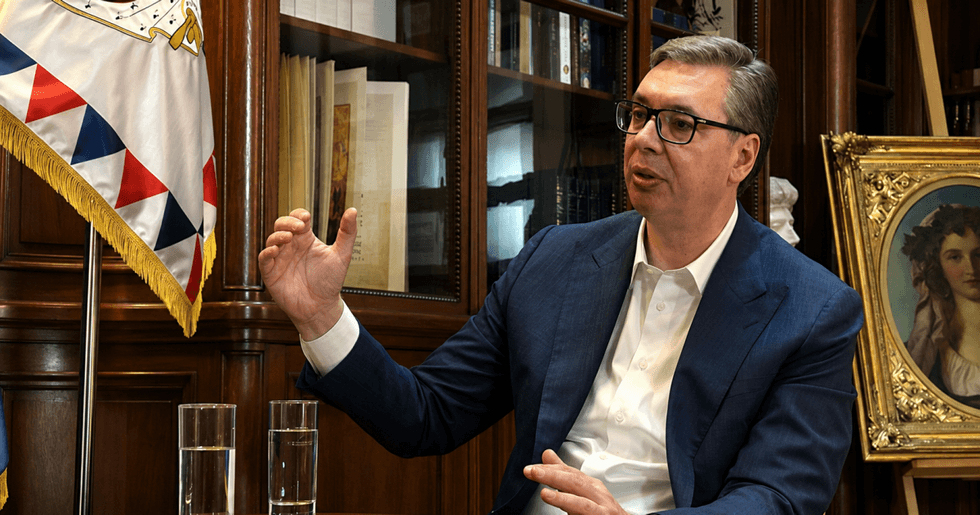Gjersa u del në krah kriminelëve të dëbuar nga Mali i Zi, Vuçiq flet për Kosovën