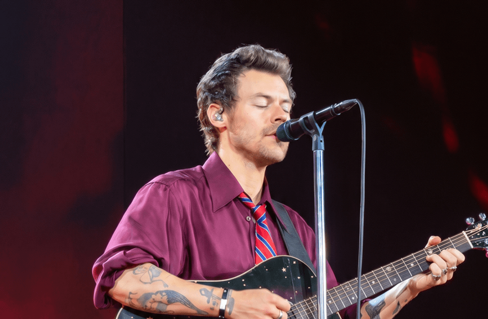 Harry Styles ndaloi performancën e tij dhe u kërkoi falje fa