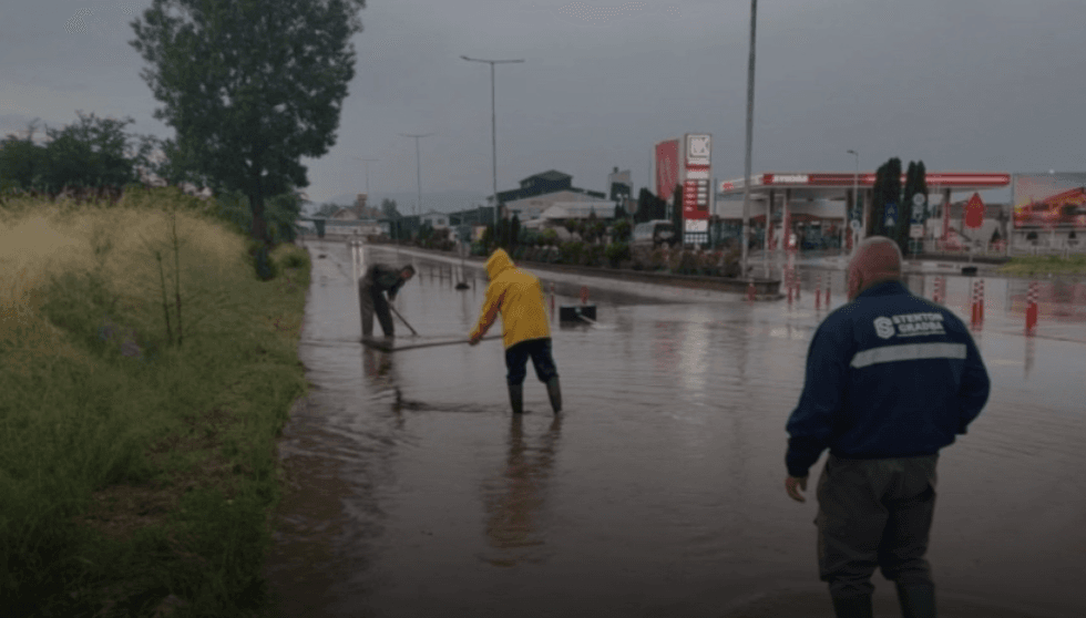 Rënie shiu në Manastir, vërshohen disa rrugë