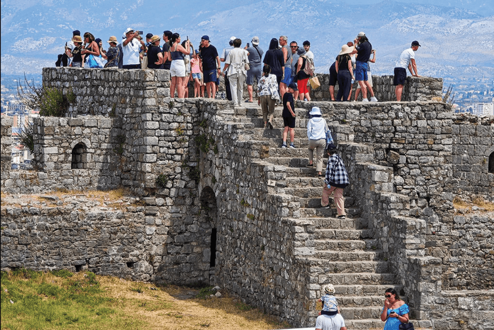 Bie turizmi, pasiguria ndikon tek të huajt, operat