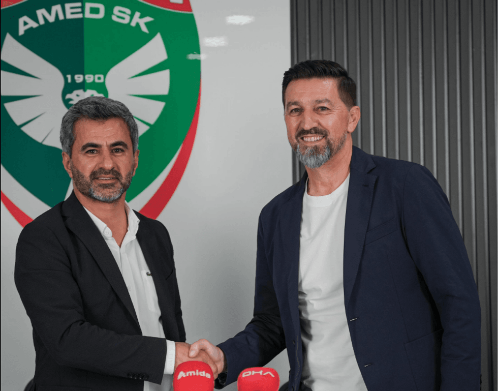 Zyrtare: Besnik Hasi emërohet trajner i klubit eli