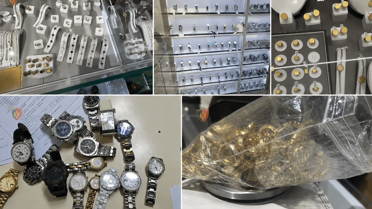 Të vjedhura jashtë vendit, sekuestrohen 13 varëse me gurë diamant, mbi 15 kg ari e ora të markave të ndryshme – Policia e Shtetit publikon pamje Të vjedhura jashtë vendit, sekuestrohen 13 varëse me gurë diamant, mbi 15 kg ari e ora të markave të ndryshme – Policia e Shtetit publikon pamje