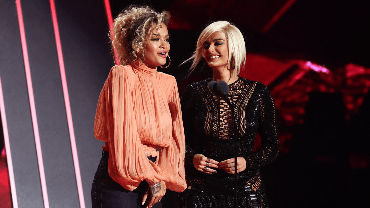 Rita Ora mbështet Bebe Rexhën pas publikimit të albumit “Dirty Blonde”, ndan me fansat projektin e ri të artistes shqiptare