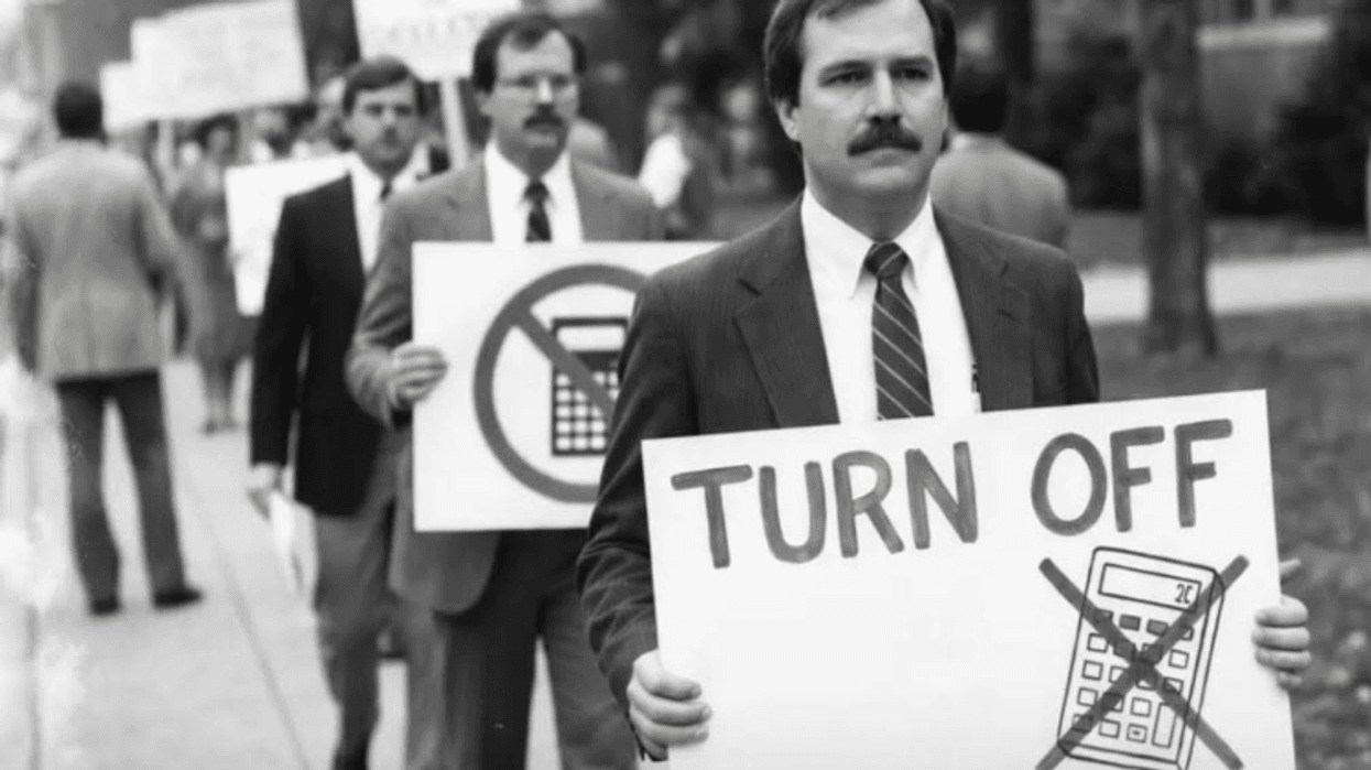 Në 1986, mësuesit protestuan kundër kalkulatorëve - teknologjia u pa si kërcënim Në 1986, mësuesit protestuan kundër kalkulatorëve - teknologjia u pa si kërcënim