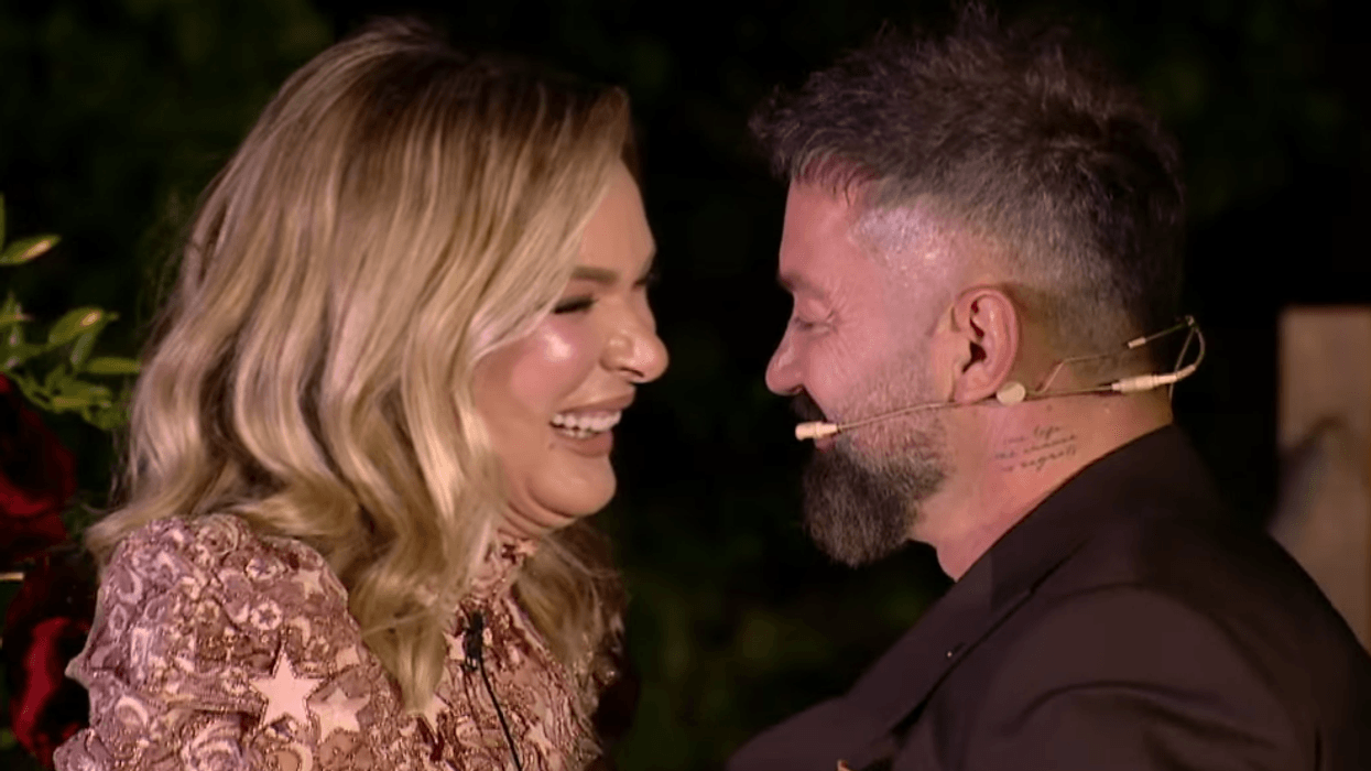 Moment romantik - Vis Pupa takohet me bashkëshorten në finalen e Ferma VIP