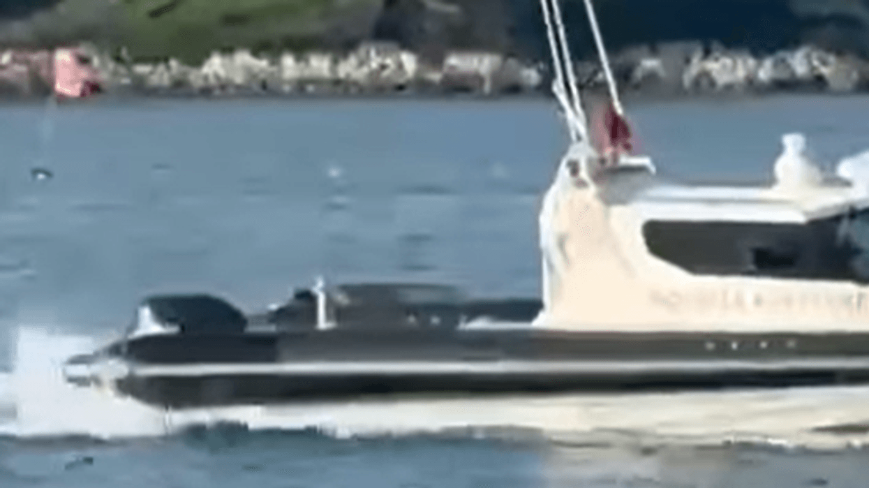 Aksident tragjik në Sarandë, humb jetën një 22-vjeçar pas përplasjes së skafit me mjetin e Policisë Kufitare Aksident tragjik në Sarandë, humb jetën një 22-vjeçar pas përplasjes së skafit me mjetin e Policisë Kufitare