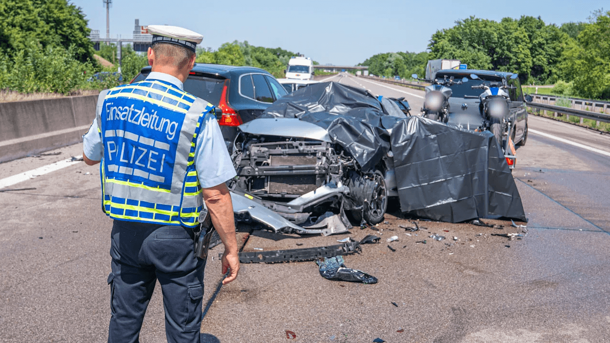 Policia gjermane jep detaje për aksidentin ku humbën jetën dy motra nga Topanica e Kamenicës Policia gjermane jep detaje për aksidentin ku humbën jetën dy motra nga Topanica e Kamenicës