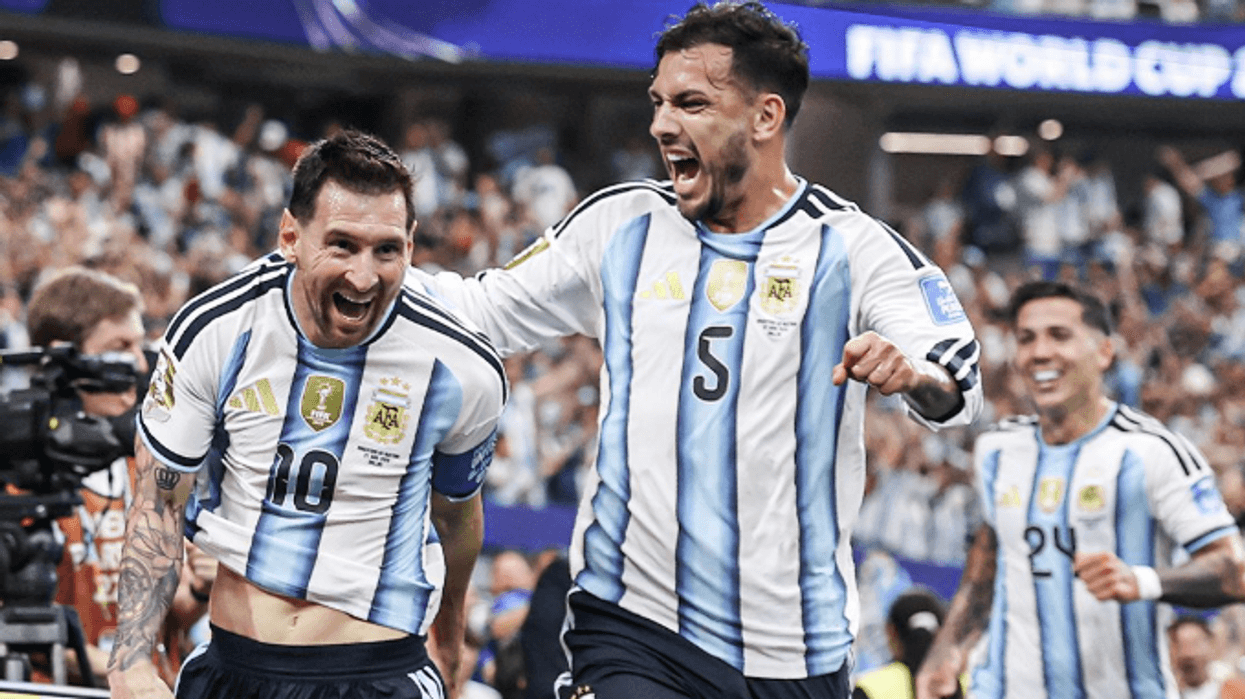 Nata kur Lionel Messi shkroi emrin e tij katër herë në Librin e Rekordeve Guinness Nata kur Lionel Messi shkroi emrin e tij katër herë në Librin e Rekordeve Guinness