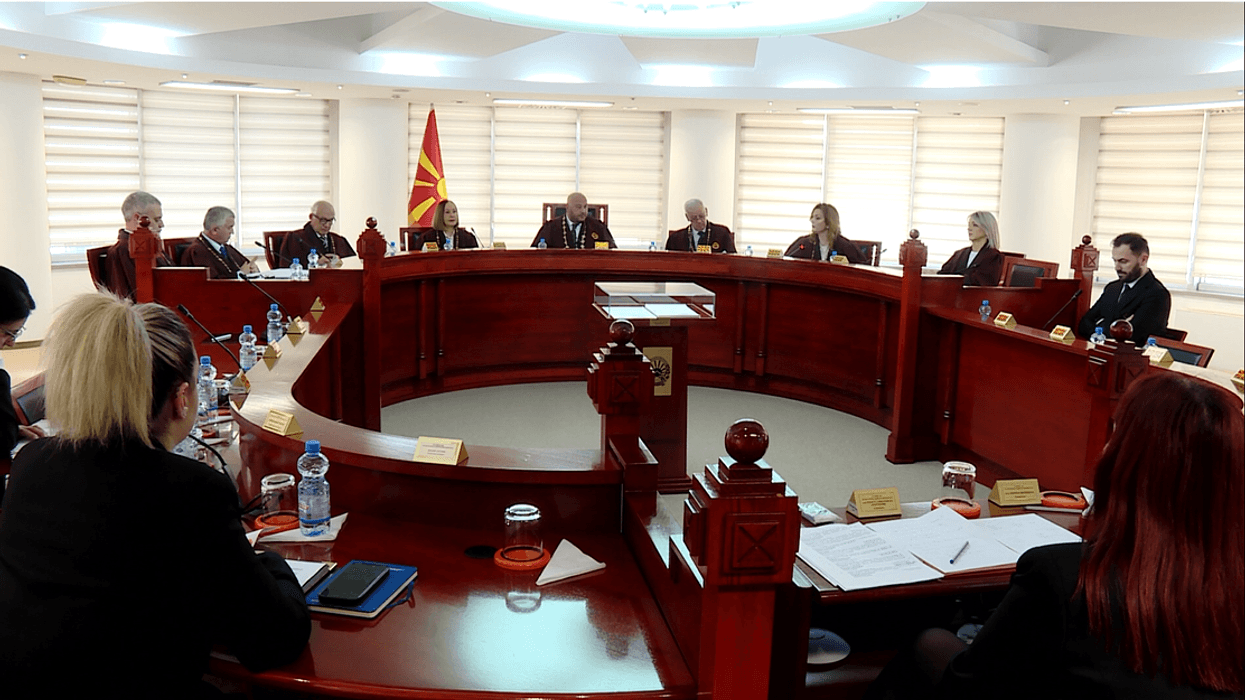 Gjykatësit kushtetues “qerasin” veten me rritje rroge, pagat nga 199 mijë deri 242 mijë denarë bruto