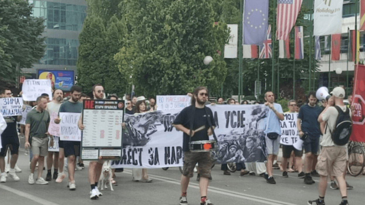 Protestë para Ministrisë së Mjedisit Jetësor dhe Hapësinor, aktivistët kërkojnë kushte më të rrepta për lejen e re të "Usjes" Protestë para Ministrisë së Mjedisit Jetësor dhe Hapësinor, aktivistët kërkojnë kushte më të rrepta për lejen e re të