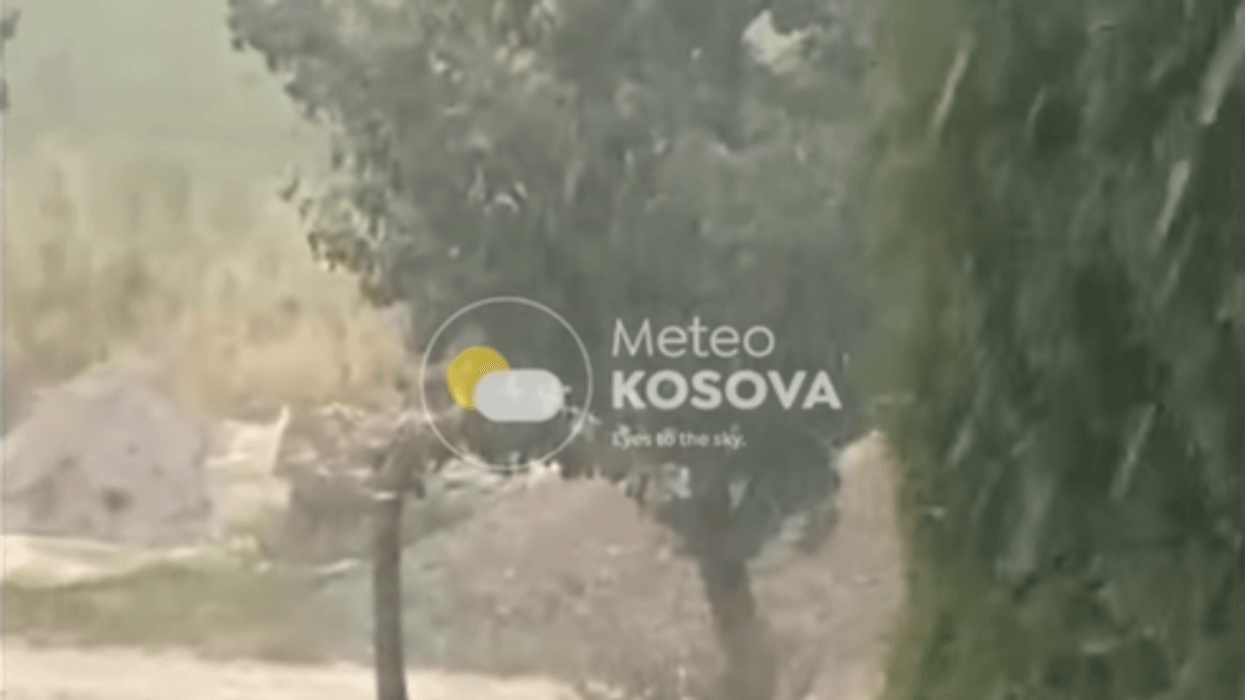 Mot i paqëndrueshëm në Skenderaj, rrebeshe shiu dhe erë e fortë