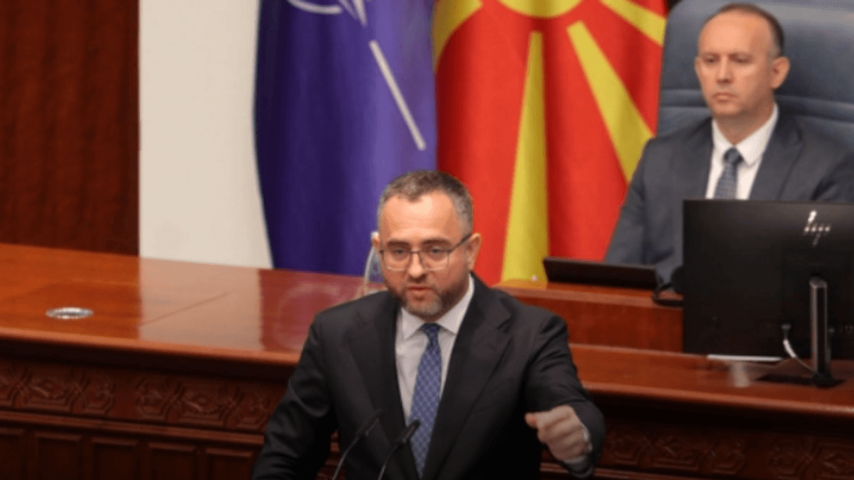 Toshkovski: Udhëheqësi i rinsisë "Të Majtës" u arrestua sepse u bërtiti "vrasës" fëmijëve 14-vjeçarë, jo për shkak të flamurit palestinez