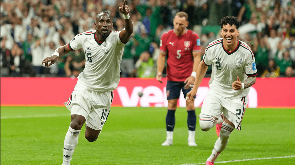 Meksika dominon në pjesën e dytë, mposht Republikën Çeke dhe siguron fitore bindëse 3-0