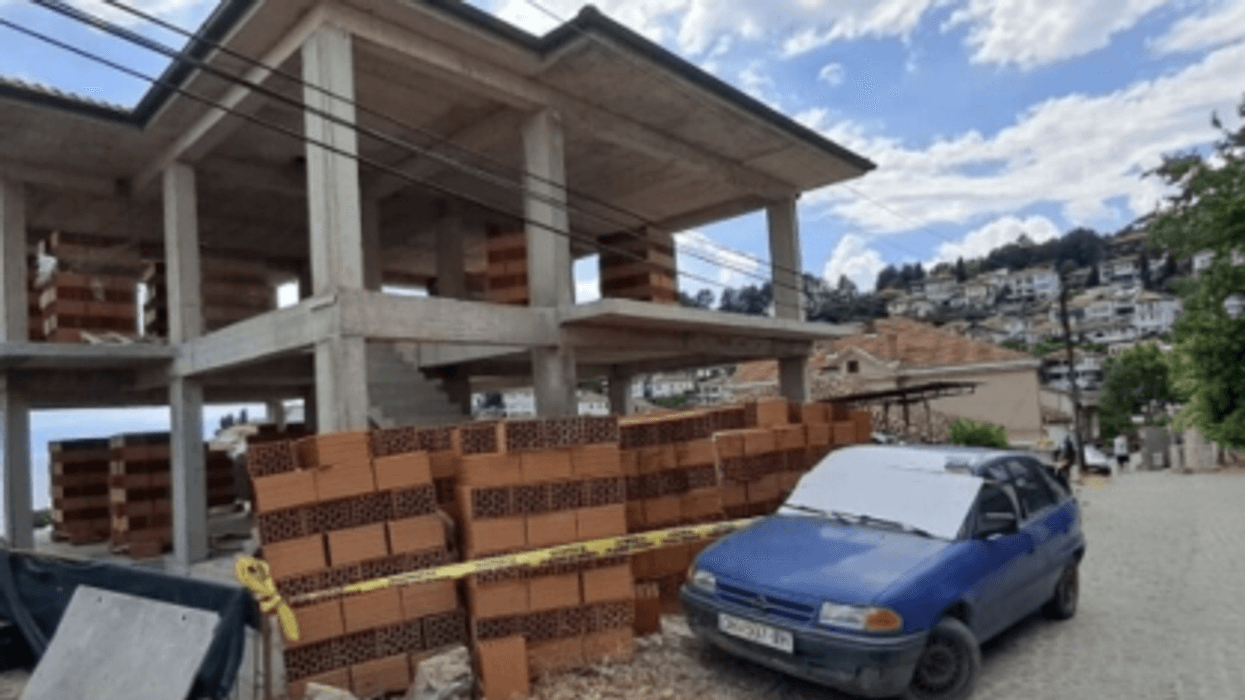 Ministria e Transportit: Inspektorati do të heqë objektin e paligjshëm në qendrën e vjetër të Ohrit Ministria e Transportit: Inspektorati do të heqë objektin e paligjshëm në qendrën e vjetër të Ohrit