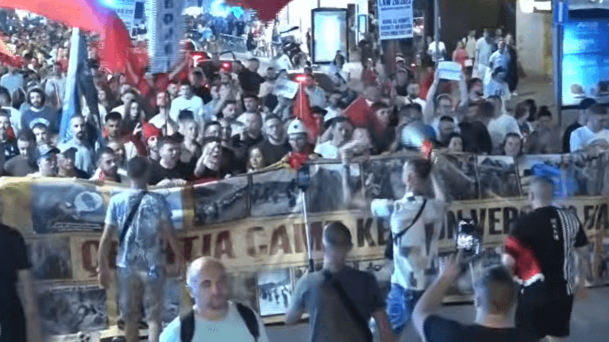 Dita e 28-të, qytetarët marshojnë në rrugët e Tiranës, protestuesi: Do të krijojmë Kuvend Kombëtar, 500 kandidatë potencialë