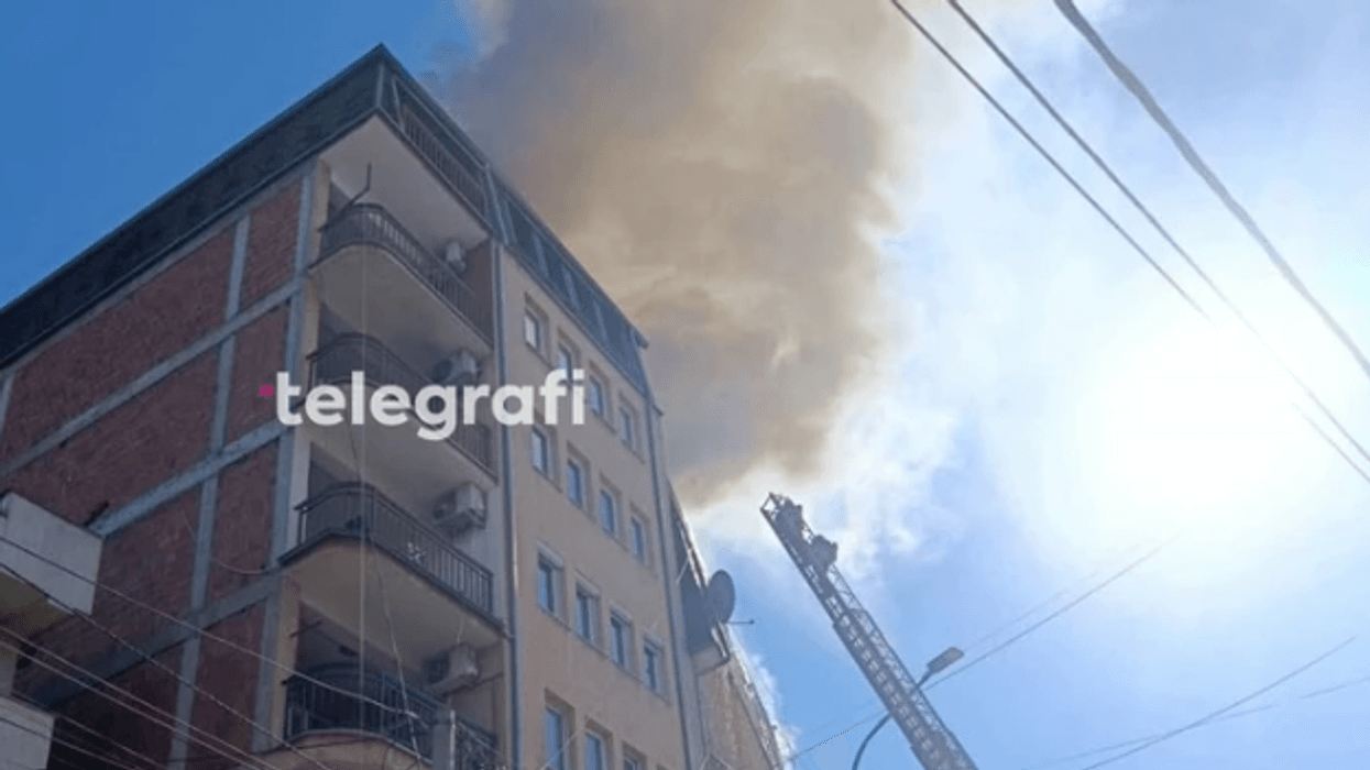 Policia jep detaje për zjarrin në ndërtesën e banimit në Prishtinë, shtatë persona u lënduan Policia jep detaje për zjarrin në ndërtesën e banimit në Prishtinë, shtatë persona u lënduan