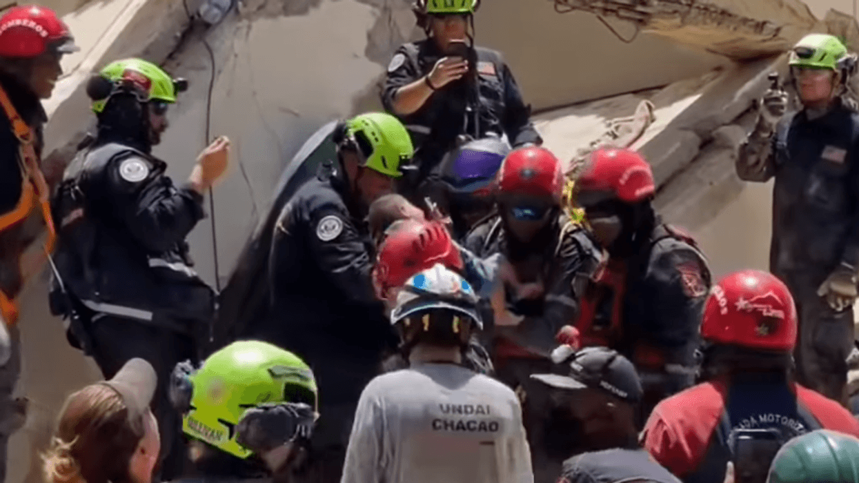 “Ju lutem, një ambulancë” - pas 74 orësh nën rrënoja, shpëtohen një foshnje 10-muajshe dhe një 11-vjeçar në Venezuelë
