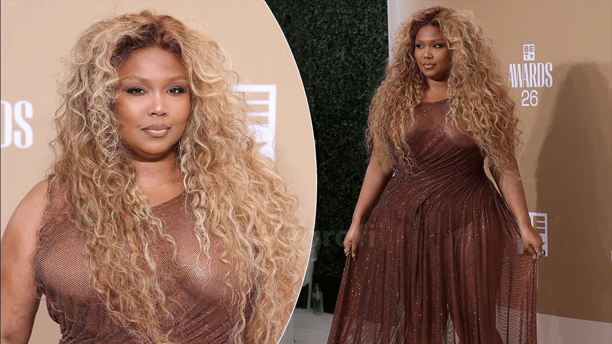 Lizzo shkëlqen në tapetin e kuq të BET Awards me paraqitjen e saj të re