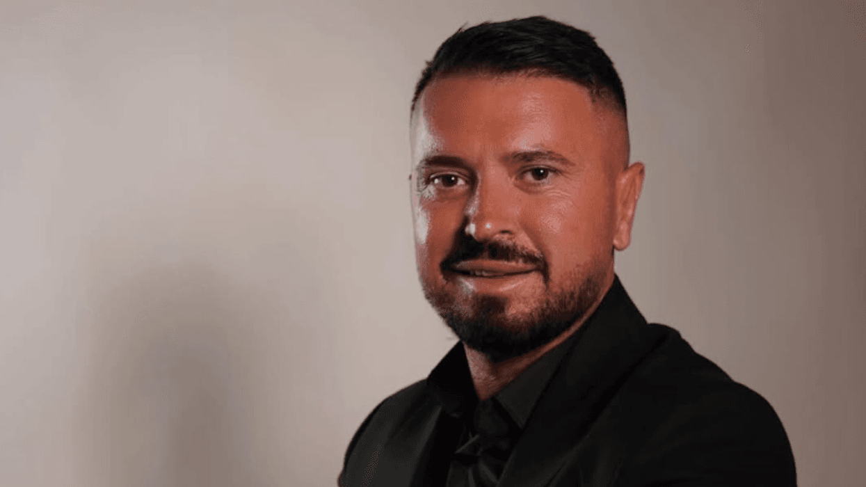 Labinot Rexha njofton arritjen e rëndësishme akademike - i njihet diploma e masterit në Psikologji në Zvicër Labinot Rexha njofton arritjen e rëndësishme akademike - i njihet diploma e masterit në Psikologji në Zvicër