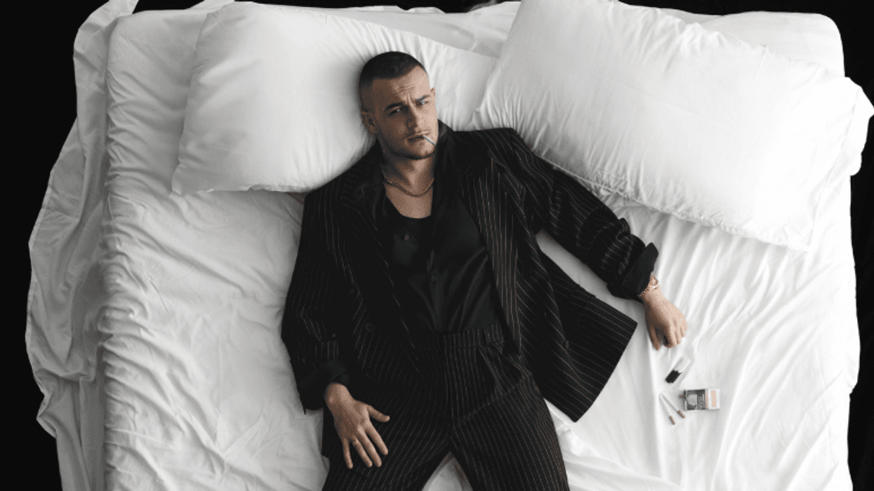 Don Xhoni paralajmëron albumin e ri me 10 këngë Don Xhoni paralajmëron albumin e ri me 10 këngë