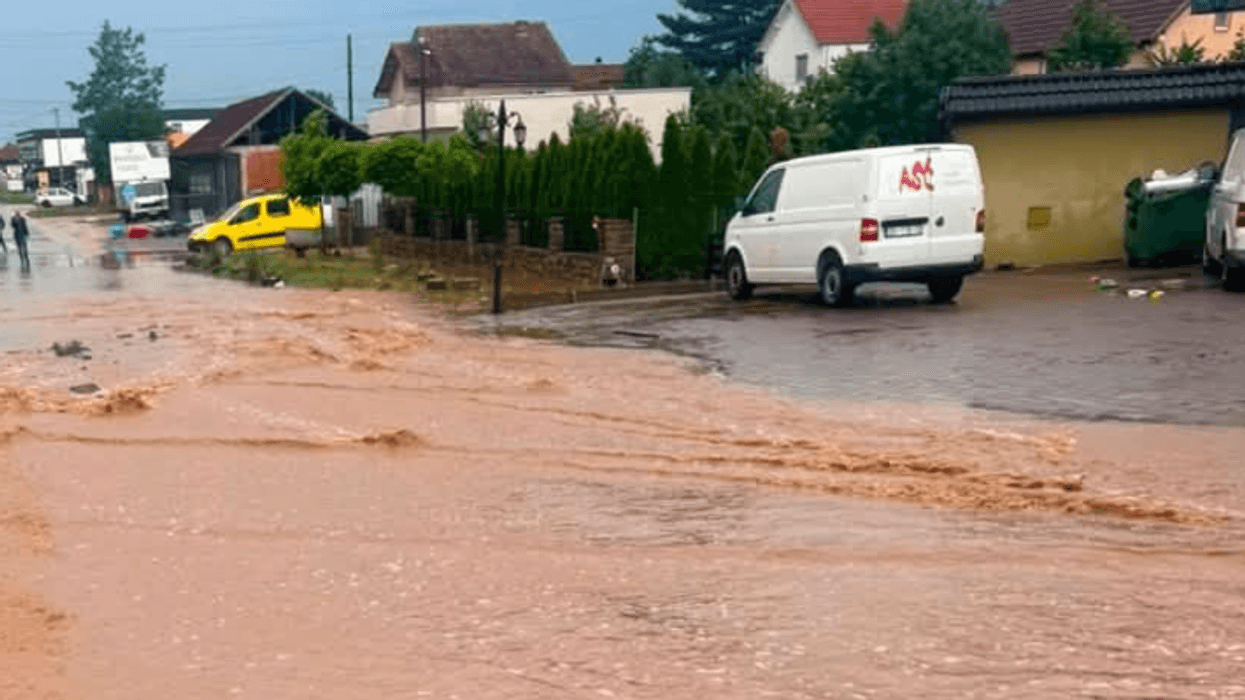 Pas reshjeve dhe vërshimeve, rikthehet qarkullimi në Ferizaj–Gjilan Pas reshjeve dhe vërshimeve, rikthehet qarkullimi në Ferizaj–Gjilan
