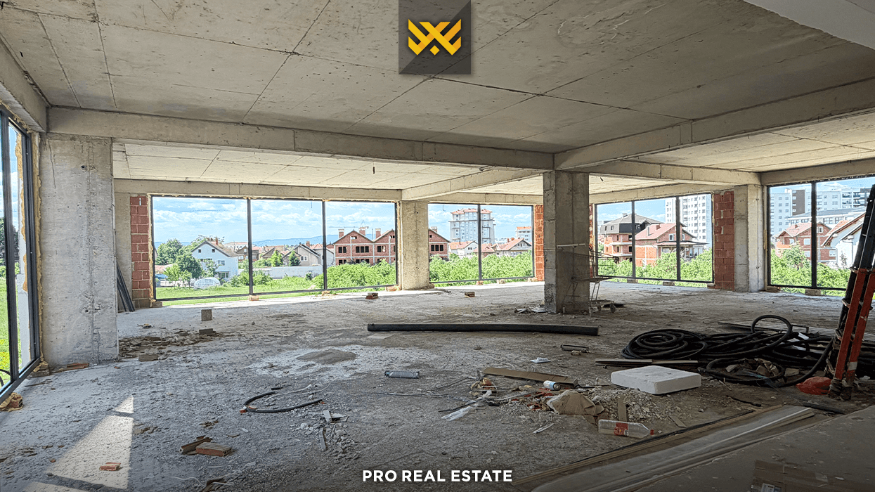 Lokal 260m² në shitje në Emshir – hapësirë e përshtatshme për zhvillim biznesi #15895