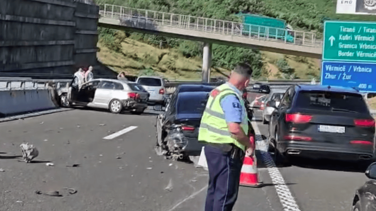 Aksident i rëndë pranë pikës kufitare në Morinë, 6 vetura përplasen mes tyre - disa të lënduar