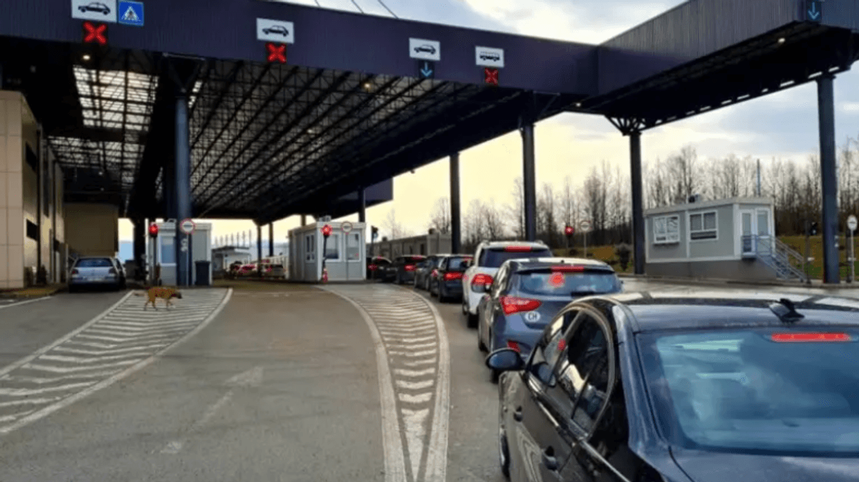Probleme teknike në pikën kufitare "Tabanocë", krijohen kolona të gjata me automjete Probleme teknike në pikën kufitare