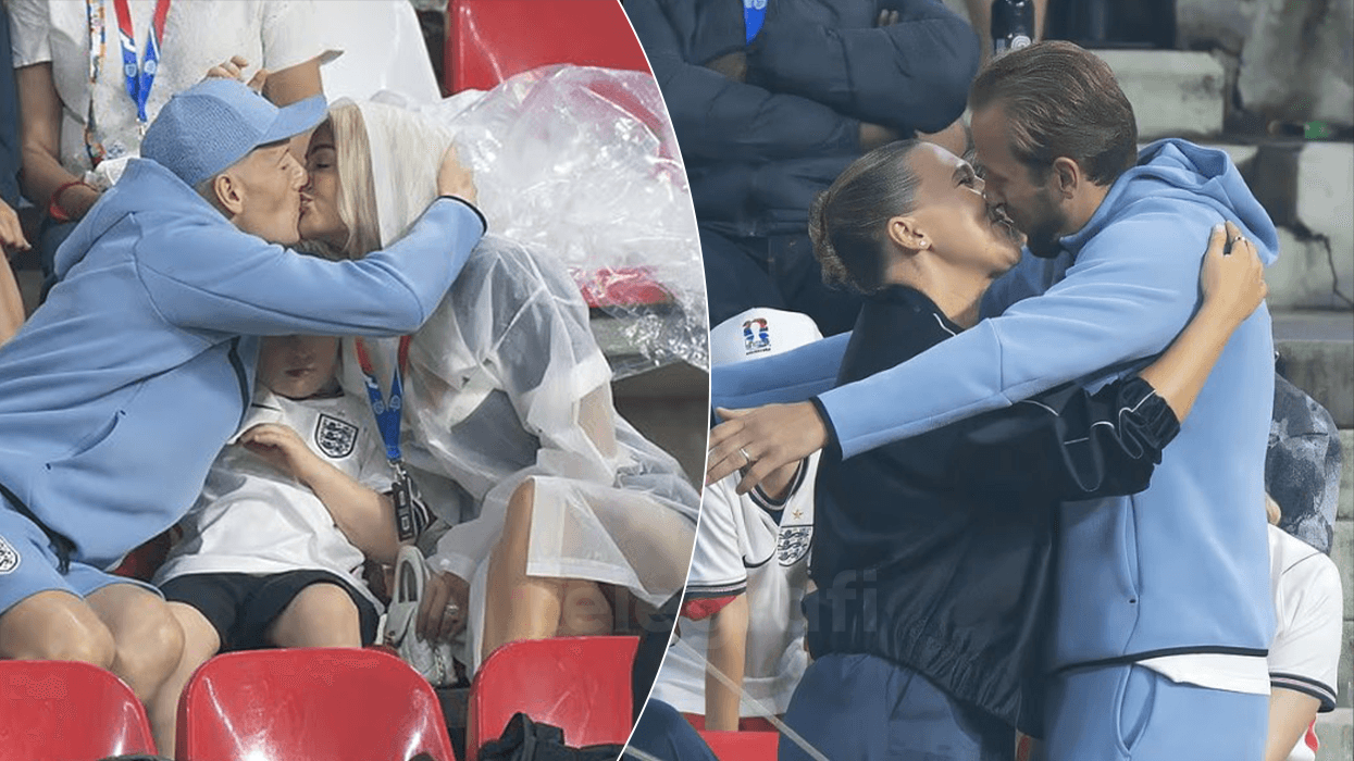 Futbollistët e Anglisë festojnë fitoren dramatike me bashkëshortet dhe familjet në stadiumin “Azteca”