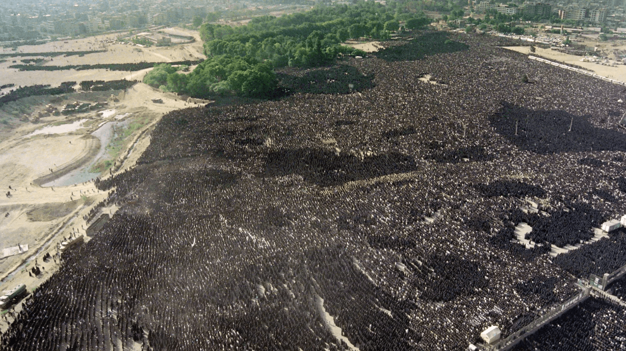 Varrimi më i madh në histori? Rreth 10.2 milionë persona morën pjesë në funeralin e liderit të Iranit në 1989