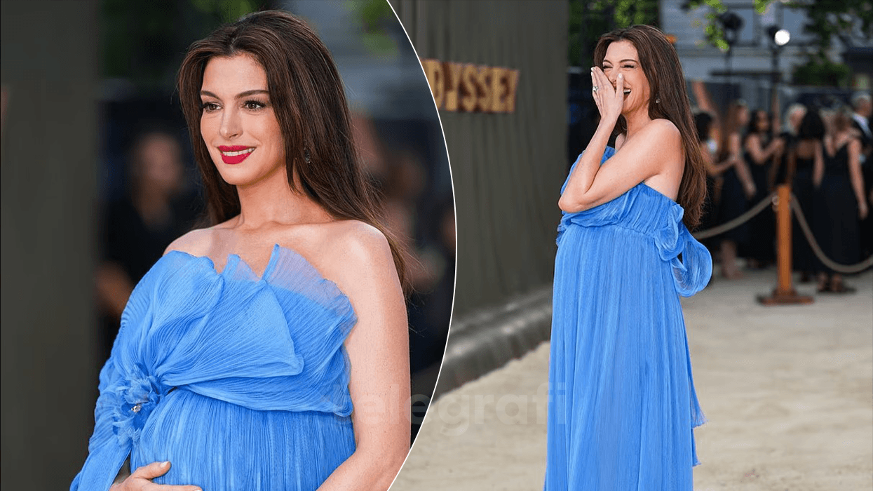 Anne Hathaway tërheq vëmendjen me barkun e rrumbullakosur në tapetin e kuq Anne Hathaway tërheq vëmendjen me barkun e rrumbullakosur në tapetin e kuq