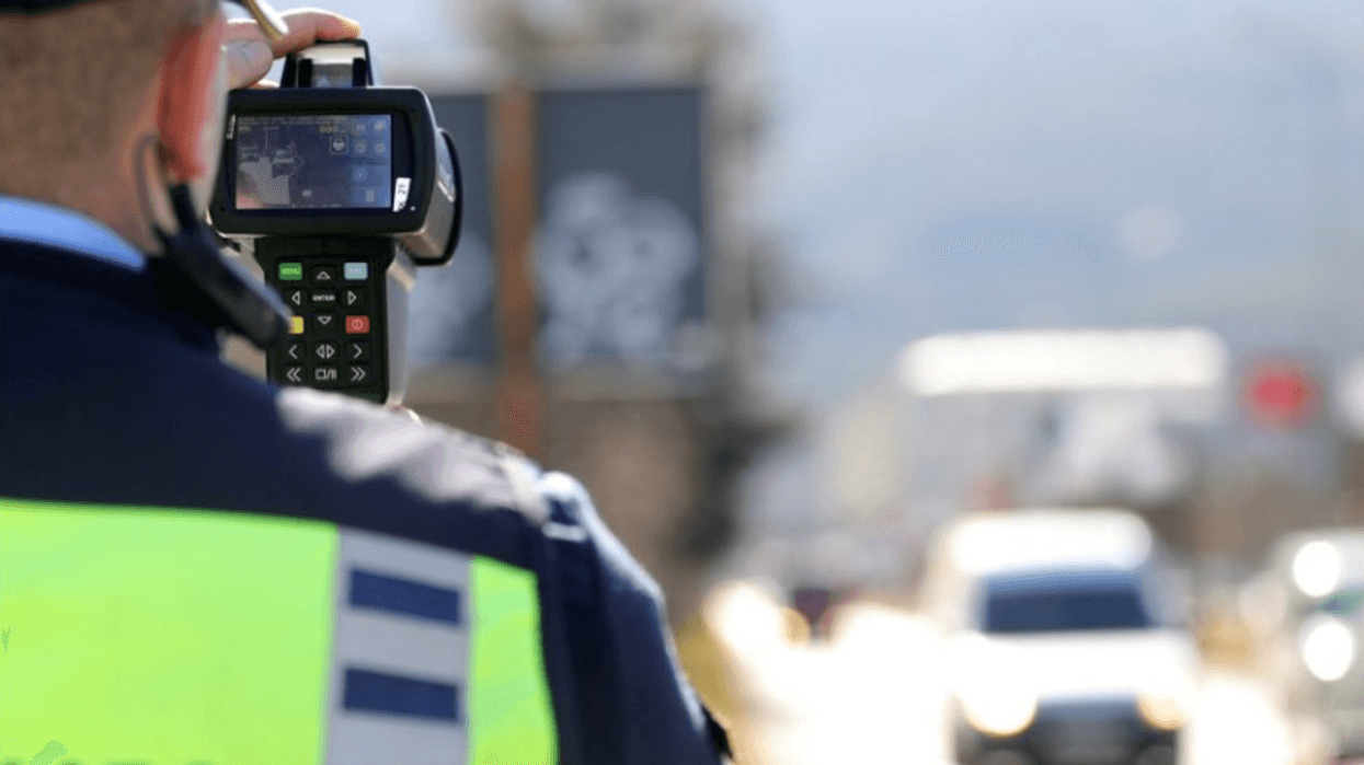 Voziti 168 km/h në rrugën Tetovë - Gostivar, ndalohet shoferi nga Shkupi