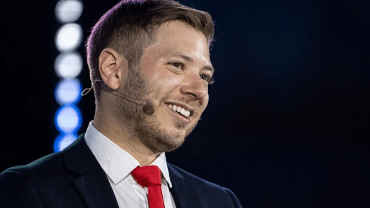 Benjamin Netanyahu's son changes his first and last name Benjamin Netanyahu's son changes his first and last name