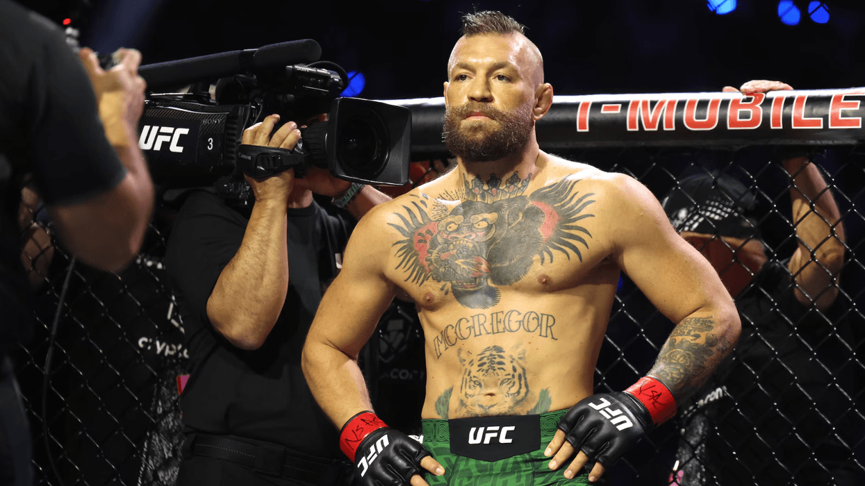 McGregor pëson humbje të rëndë në rikthim, Holloway e mposht pas disa sekondash