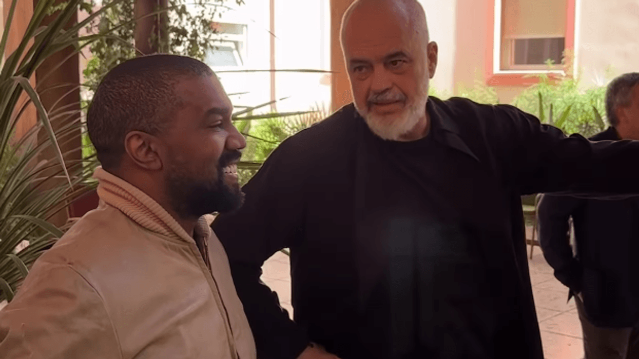 Kanye West reagon pas koncertit në Tiranë: Faleminderit Edi Rama dhe Shqipërisë për mikpritjen Kanye West reagon pas koncertit në Tiranë: Faleminderit Edi Rama dhe Shqipërisë për mikpritjen