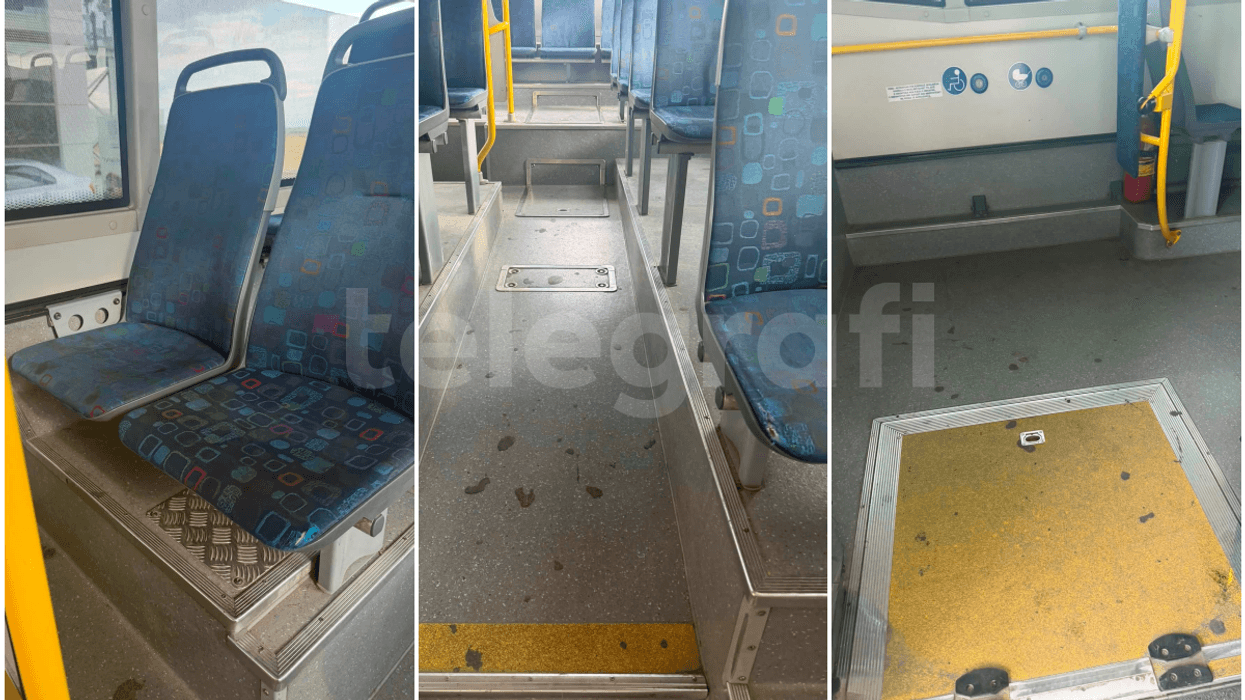 Autobusi i linjës A1 nga Prishtina drejt aeroportit në gjendje të mjerueshme - qytetarët ankohen për mungesë mirëmbajtjeje Autobusi i linjës A1 nga Prishtina drejt aeroportit në gjendje të mjerueshme - qytetarët ankohen për mungesë mirëmbajtjeje