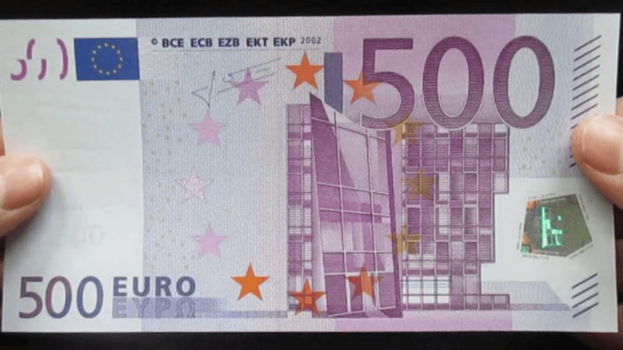 Punëtori i një banke në Graçanicë dorëzon në polici mbi 500 euro të dyshuara si të falsifikuara