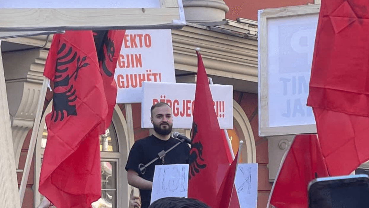 Besjan Rexhepi i bën thirrje ministrit të ri të Drejtësisë: Zbatoni ligjin dhe mundësoni provimin e Jurisprudencës edhe në gjuhën shqipe Besjan Rexhepi i bën thirrje ministrit të ri të Drejtësisë: Zbatoni ligjin dhe mundësoni provimin e Jurisprudencës edhe në gjuhën shqipe