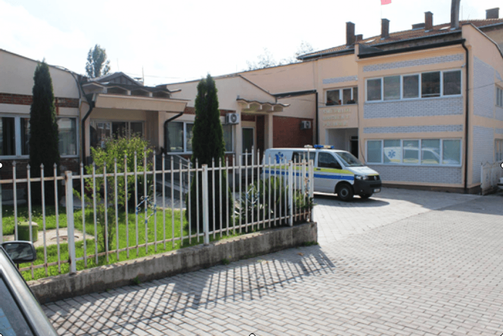 Dyshimet për helmim në Han të Elezit, drejtoresha e Shëndetësisë: Janë paraqitur 90 raste - jo të gjitha janë helmime