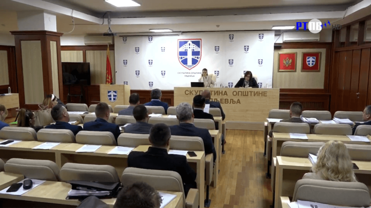 Edhe një komunë në Mal të Zi shqyrton anulimin e njohjes së pavarësisë së Kosovës Edhe një komunë në Mal të Zi shqyrton anulimin e njohjes së pavarësisë së Kosovës
