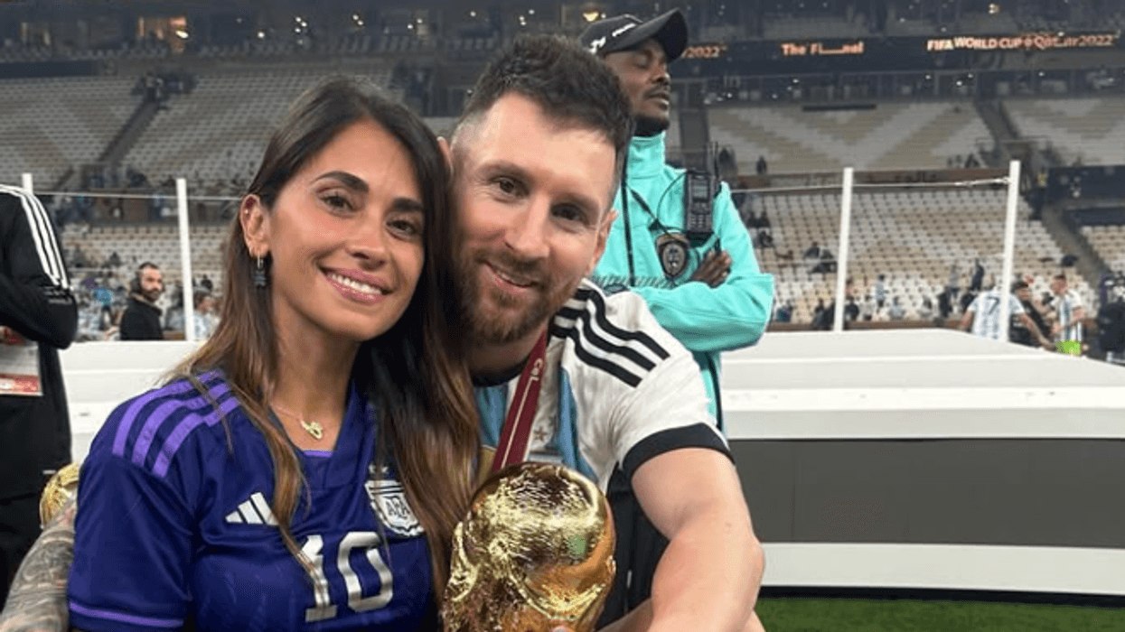 Antonela Roccuzzo me dedikim emocionues për Messin pasi Argjentina kualifikohet në finalen e Kupës së Botës Antonela Roccuzzo me dedikim emocionues për Messin pasi Argjentina kualifikohet në finalen e Kupës së Botës