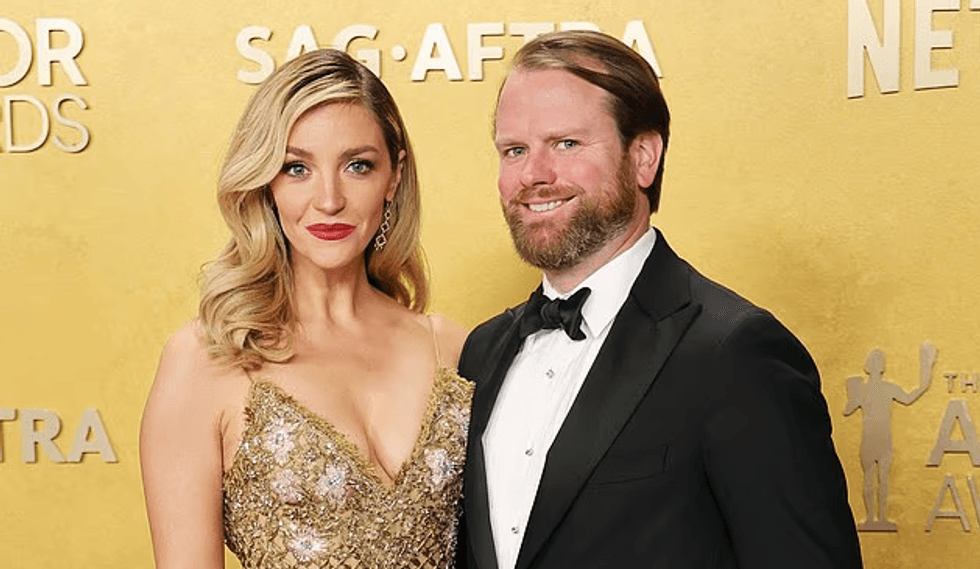 Aktorja e “The Bear”, Abby Elliott, paraqet kërkesë për divorc pas 10 vitesh martesë me Bill Kennedy
