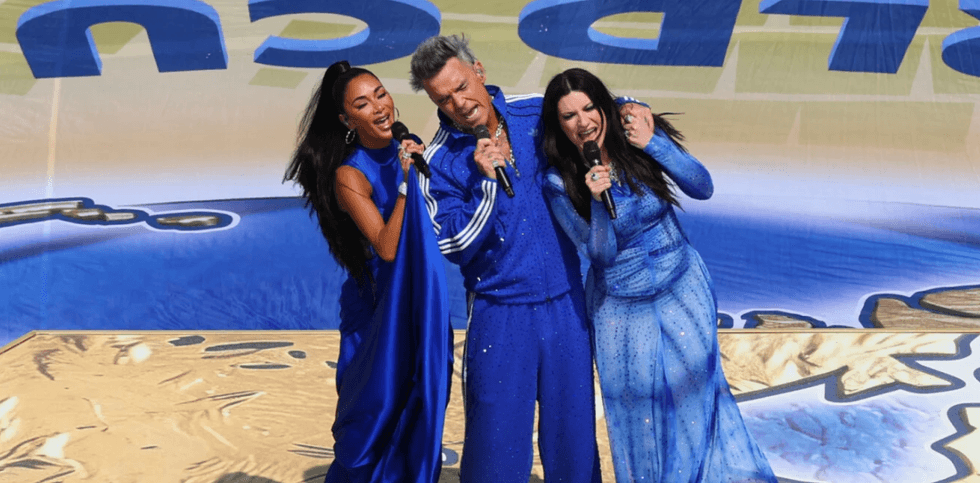 Ceremonia e mbylljes së Botërorit: Robbie Williams, Nicole Scherzinger dhe Laura Pausini dhuruan shfaqje madhështore