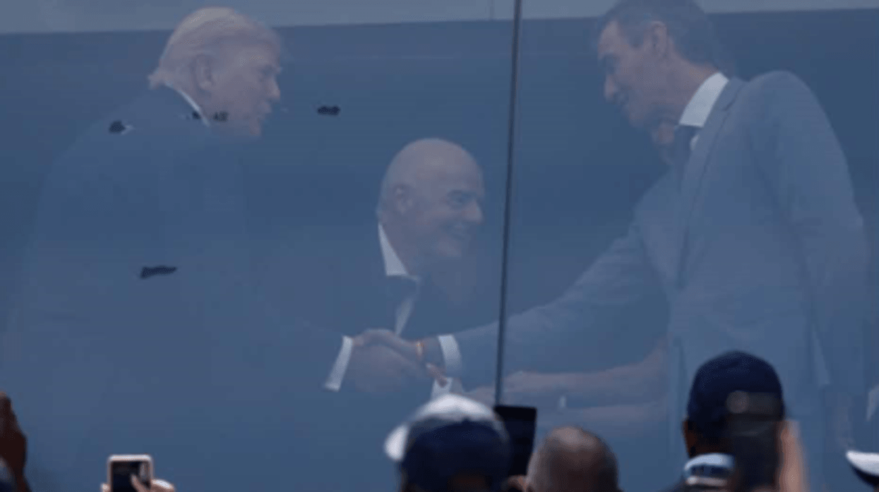 Trump dhe Sanchez shtrëngojnë duart në finalen e Botërorit, lënë pas tensionet